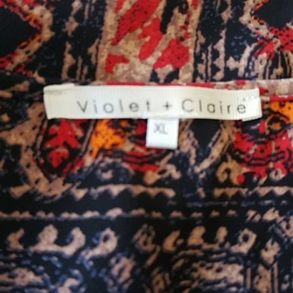 SALE!! Floral Patterned Long Sleeve Top - Picture 7 of 7